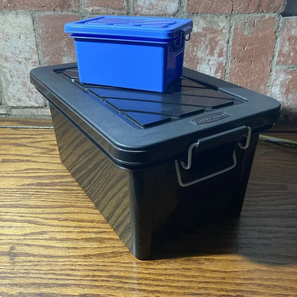 Rubbermaid Keepers Lot Blue 4x5.5x3” Black 8x12.5x6.5” Vintage 90s With Clasps